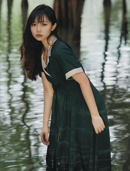 一边叫一边摸一边爽的相关介绍