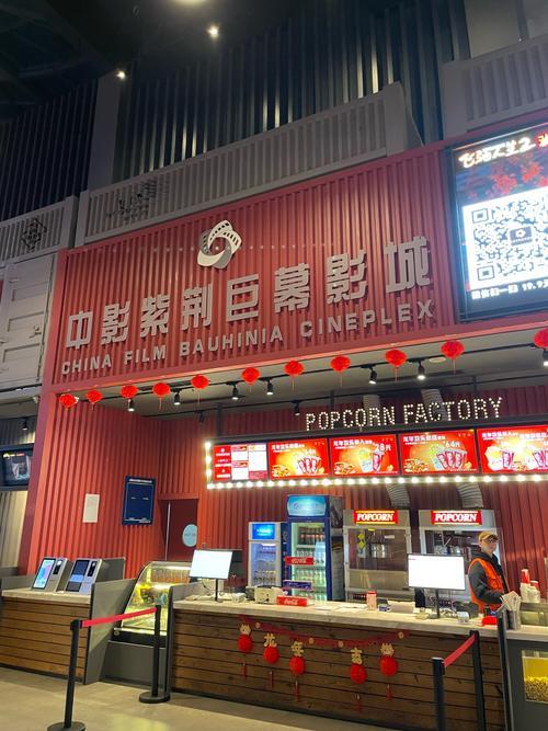 一边亲一边弄一边摸的相关介绍