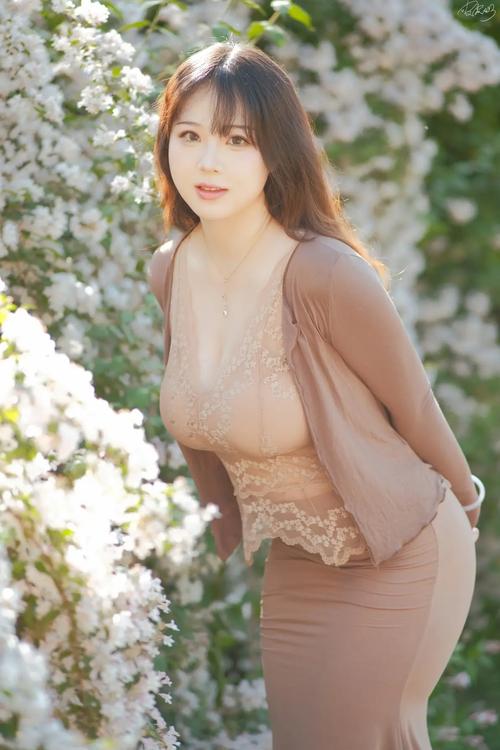 巨乳妹妹勾引的相关介绍
