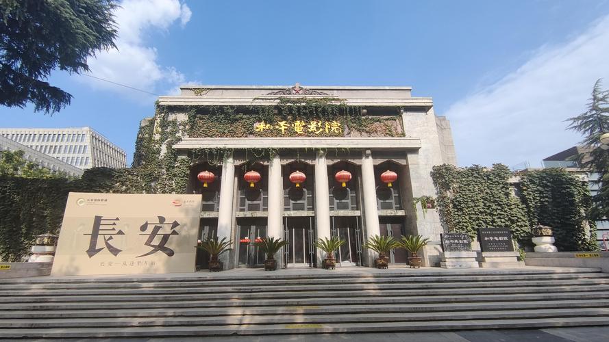 纤纤影院的相关介绍