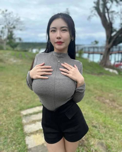 被c哭着爬走挺进h校花小说的相关介绍