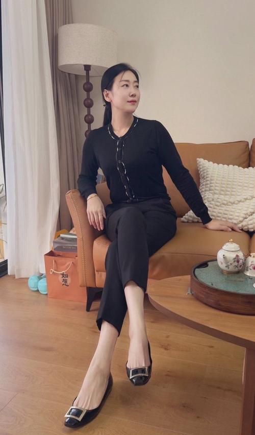 一边舔一边摸的相关介绍