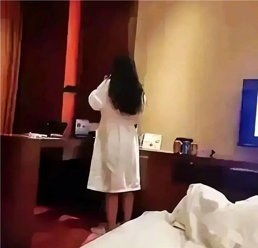 美女让操哭的相关介绍
