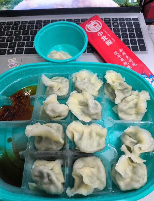 操白丝袜女老师的相关介绍