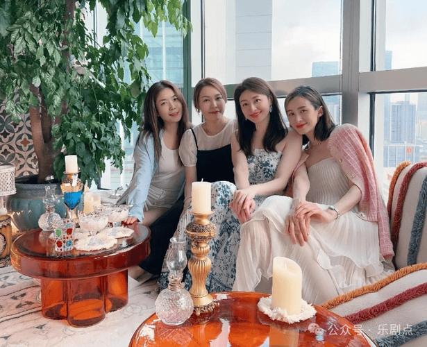 美女老师操我逼的相关介绍