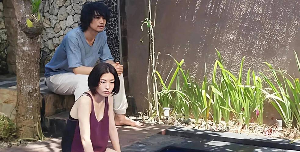 一边亲一边揉一边操的相关介绍