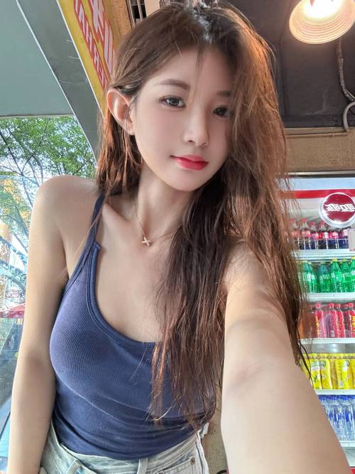 玩弄娇小屁股菊眼的相关介绍