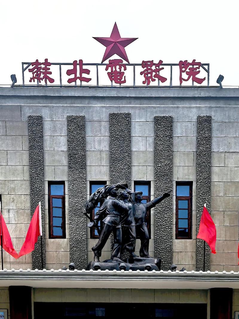 第一次的巨乳人妻的相关介绍