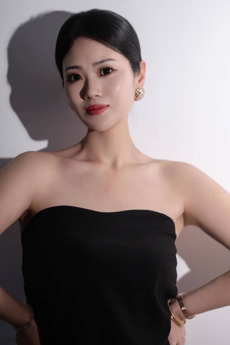 一边亲胸一边摸一边揉的相关介绍