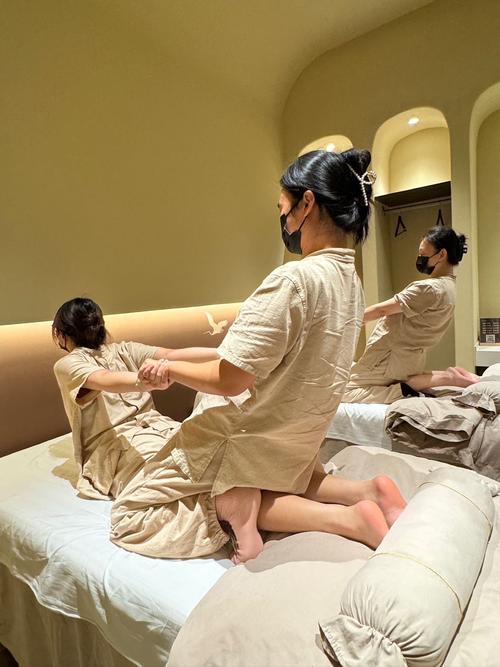 真实中出露脸搭讪人妻的相关介绍