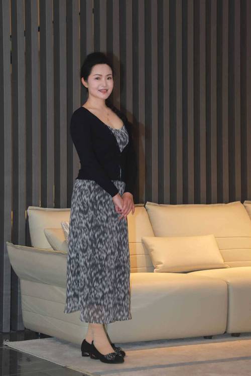 精品少妇人妻av的相关介绍